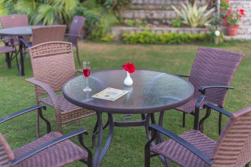The Solitaire Dehradun Extérieur photo