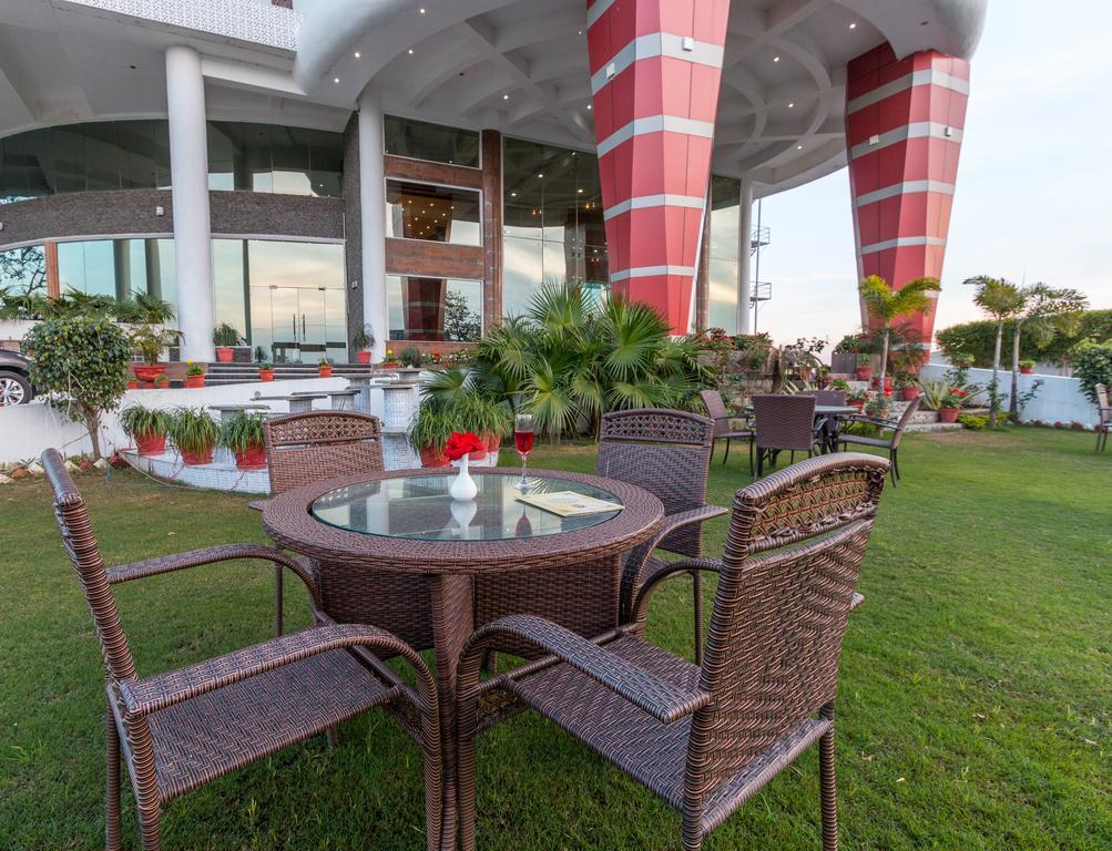 The Solitaire Dehradun Extérieur photo