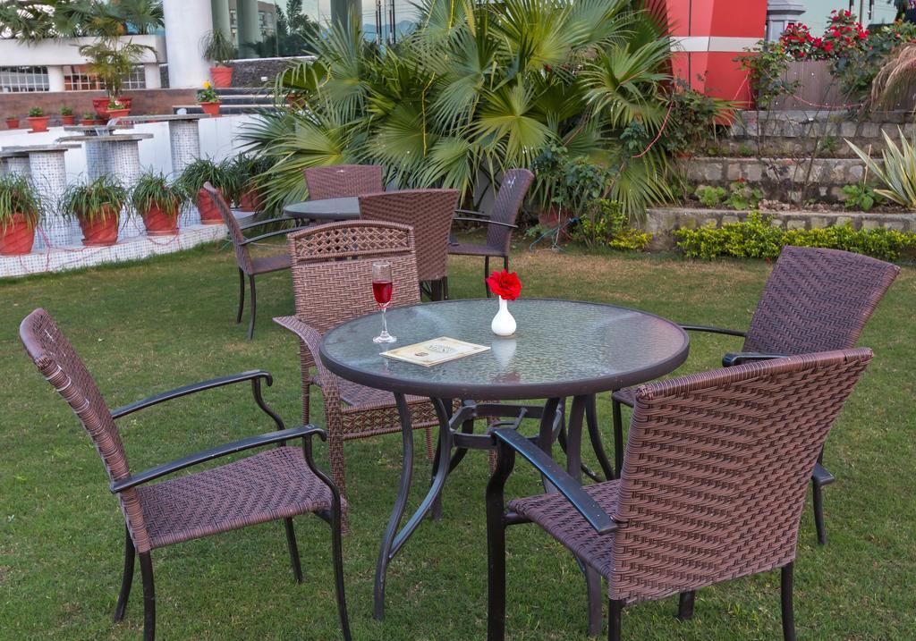 The Solitaire Dehradun Extérieur photo