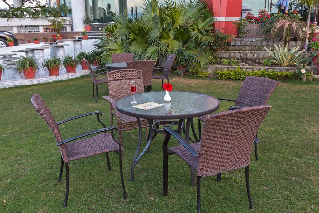 The Solitaire Dehradun Extérieur photo